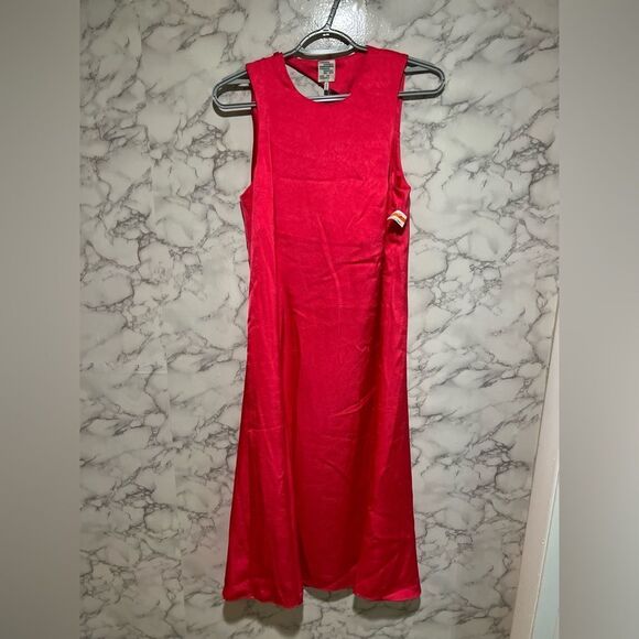 Baum Und Pferdgarten Pink Satin
Crinkle Sleeveless Draped Back Amami
Midi Dress - Picture 3 of 11